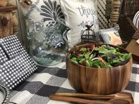 Ensemble de saladiers artisanaux en bois d'acacia naturel écologique avec ustensiles de service, grand bol extra large de 10 x 4 pouces pour les fêtes