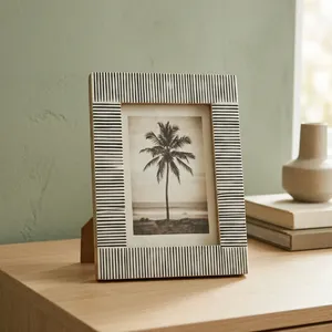 Cadre photo en bois artisanal, motif rayé noir et blanc de qualité supérieure, support de table décoratif pour la décoration de la maison et du bureau - Product Image 4