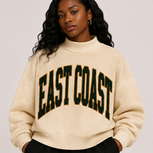 Sudadera con cuello alto estilo East Coast, con apliques personalizados de chenilla y patchwork, de forro polar premium de 350GSM, para uso diario en el campus universitario. - Product Image 2