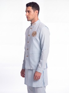 Ensemble de costume indo-occidental pour homme bleu ciel personnalisé, veste Jodhpuri brodée de luxe avec kurta et pantalon - Product Image 3