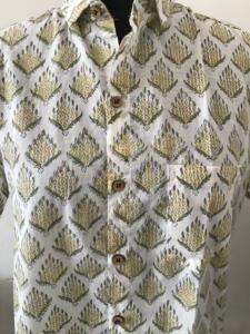 Camisa de algodón unisex con estampado a mano |   Camisa amarilla floral de manga corta con botones |   Camisa Artesanal Hecha a Mano |   Moda Sostenible Ética - Product Image 5