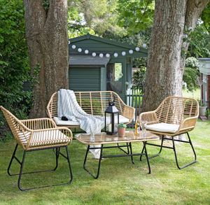 Ensemble de canapés sectionnels modernes en rotin tressé avec des coussins beige moelleux et une table d'appoint ronde, disponible à prix de gros. - Product Image 6