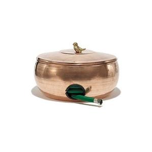 Maceta de cobre pulido para almacenamiento de mangueras de jardín con tapa y asa de pájaro, organizador de agua para exteriores - Product Image 1