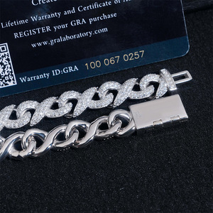 Pulsera de eslabones cubanos estilo hip hop para mujer, chapada en oro blanco y rodio, con cadena de tenis de diamantes de corte esmeralda - Product Image 3