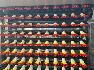 ถุงมือเคลือบจุด PVC แบบยืดหยุ่น 7G หนัก ทนทาน 13G  โครงสร้างโพลีเอสเตอร์ไร้รอยต่อ กันลื่น สำหรับงานนิรภัย - Product Image 6