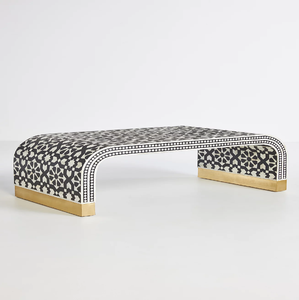 Mesa de centro rectangular baja estilo cascada con esquinas redondeadas, acabado geométrico en blanco y negro, disponible al por mayor - Product Image 1