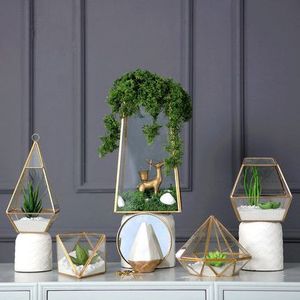 Terrario Geométrico de Vidrio y Metal con Planta Aérea Colgante, Decoración Elegante de Forma Cuadrada, Exhibición de Flores Preservadas - Product Image 5