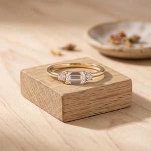 Bague de fiançailles en or massif 10K, 14K, 18K avec diamants de laboratoire certifiés IGI, taille baguette et taille ronde, couleur E VVS - Product Image 2
