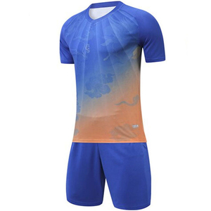 Conjunto de camiseta y pantalones cortos de fútbol de precio económico, fabricado en fábrica, nueva llegada, ropa deportiva, uniforme de fútbol en grandes cantidades. - Product Image 1