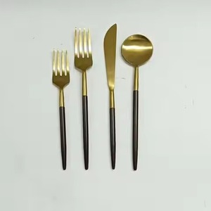 Juego de Cubiertos de Alta Gama, Diseño Delgado en Negro Mate, Acero Inoxidable Chapado en Oro, 4 Piezas, para Banquetes y Cenas Ejecutivas - Product Image 1