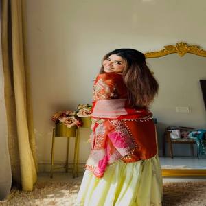 VASTRA COTTAGE Conjunto Kurti de Fiesta de Diseño para Mujer con Top Premium de Bordado de Lentejuelas Pesadas, Palazzo y Dupatta de Organza Tabi - Product Image 4