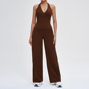 Ensemble de yoga personnalisé pour femme – Débardeur sans manches, dos nu, leggings évasés taille haute, respirant et séchage rapide – Tenue de sport et yoga - Product Image 2