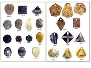 ชุดทำเครื่องประดับธีมสัตว์ทำมือจาก Faizacraft ประกอบด้วยลูกปัดเปลือกหอยหลากสีสันธรรมชาติ สีแดง ดำ น้ำเงิน กระดูก และเขาสัตว์ ดีไซน์ไม่ซ้ำใคร - Product Image 5
