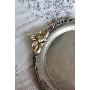 2026 New Creative Look Metal Stainless Steel Leaf Serving Platter Round Shape With <b>Handle</b> Platter for Hotel Restaurant And <b>Bar</b> - Product Image 5