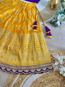 Tissu en soie de haute qualité, coutures robustes, imprimé, Lahenga Choli traditionnel spécial pour mariage et fête, pour enfants ou filles - Product Image 5