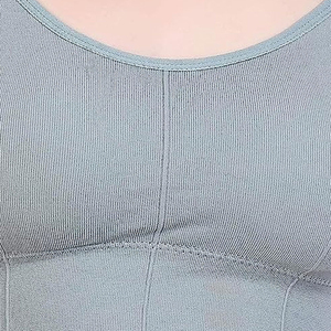 เสื้อชั้นในกีฬาสำหรับผู้หญิง สำหรับออกกำลังกาย วิ่ง โยคะ ฟิตเนส เนื้อผ้านุ่ม ระบายอากาศได้ดี พร้อมแผ่นตาข่าย ผลิตจากวัสดุที่ยั่งยืน - Product Image 6