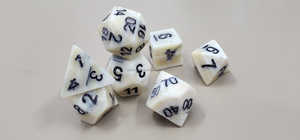 Dados de Hueso Hechos a Mano para Juegos de Rol como Dungeons & Dragons y Ludo, Accesorios Premium de la India por CRAFTING CRAFTS - Product Image 3