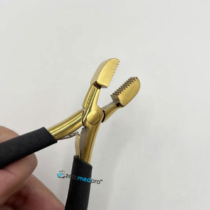 Pinzas para Extensiones de Cabello con Dientes de Agarre Fuerte, Color Negro Dorado, Ecológicas, con Logotipo Personalizado, Grado Quirúrgico - Product Image 5