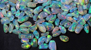 Opale naturelle brute polie, pierre précieuse en vrac pour la fabrication de bijoux, cabochons à effet chromatique, fournisseur en gros - Product Image 4