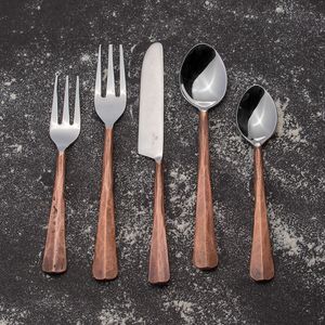 ชุดช้อนส้อมโลหะลายกล้วยไม้ เพิ่มเสน่ห์ให้กับการจัดโต๊ะอาหารด้วยการขัดเงาอย่างประณีต - Product Image 1