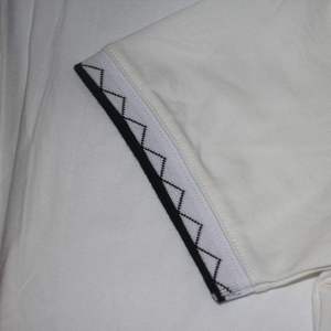 Camiseta de Algodón Grueso Personalizada con Cuello Redondo y Manga Corta, Envío Exprés, Tacto Suave y Duradero, Corte Clásico, Hecho en Vietnam - Product Image 4