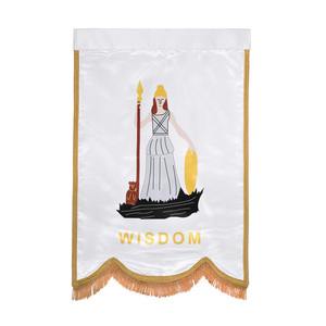 Drapeau de chapitre cérémoniel personnalisé en satin blanc avec franges à pompons dorés, pour l'Ordre de la Sagesse de l'Amarante - Product Image 1