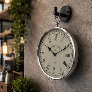 Reloj de Pared de Metal Estilo Vintage |   Reloj de Pared de Cuarzo con Números Romanos | Reloj de Pared Decorativo para Sala de Estar, Oficina, Decoración del Hogar - Product Image 2