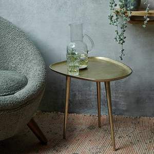 Mesa Auxiliar Metálica Moderna que Aporta un Toque Sofisticado a los Interiores y Sirve como Mueble Utilitario Compacto - Product Image 5