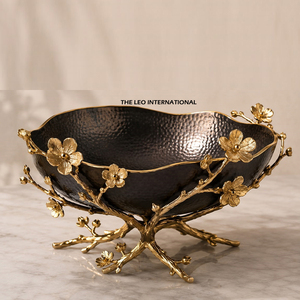 Bol décoratif en métal artisanal avec support, idéal pour offrir en cadeau et sublimer l'esthétique de la maison - Product Image 2