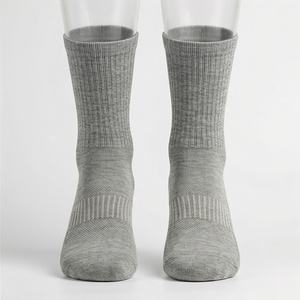 Calcetines de Ciclismo Deportivos Transpirables para Hombre y Mujer, Calcetines de Ruta para Carreras al Aire Libre, Rendimiento Atlético, Absorción de Humedad, Duraderos, Color Personalizado - Product Image 1