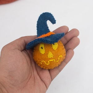 Set de Regalo de Decoración Rústica de Halloween: Calabaza de Fieltro y Lana con Sombrero de Bruja, Adorno Espeluznante y Adorable para Adultos, Venta al por Mayor - Product Image 1