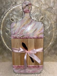 Planche de service artistique en résine pour plateaux de fromages, apéritifs, desserts et présentations élégantes sur les tables de restaurant - Product Image 2