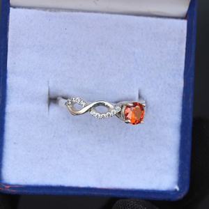 Anillo Elegante de Plata de Ley 925 con Peridoto Naranja de Corte Ovalado, Certificado por IGI, Hecho a Mano, para Mujer, Regalo - Product Image 3