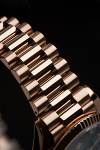 อเล็กซานเดอร์ เฟอร์รอส 8402R/09 แซฟไฟร์ อนาล็อก มิโยตะนาฬิกาข้อมือผู้ชายแบบกลไกอัตโนมัติกันน้ำได้ 39 มม. ตัวล็อคแบบพับได้ - Product Image 4