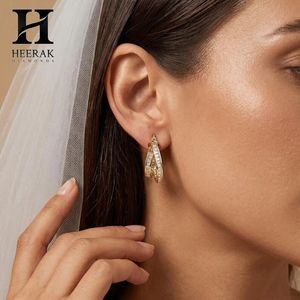 Pendientes de Doble Aro Entrecruzado de Oro de 14K con Diamantes, Fabricante de Joyería Fina de Lujo - Product Image 5