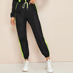 Chándal de nailon personalizado impermeable y cortavientos para mujer, sudadera con capucha corta OEM, chándal de gimnasio para entrenamiento, venta al por mayor personalizada - Product Image 6