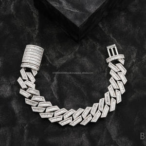 Pulsera de eslabones cubanos con diamantes de moissanita tipo baguette, fabricada en plata de ley 925 con diseño de lujo hip hop ancho y totalmente engastado. - Product Image 1