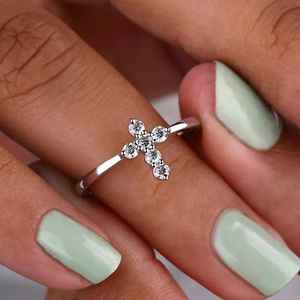 แหวนรูปทรงกากบาทประดับมอสซาไนต์ทรงกลม งานฝีมือสร้างสรรค์ สำหรับผู้หญิง เงินแท้ 925 สไตล์ศาสนา ของขวัญสำหรับคนรัก - Product Image 2