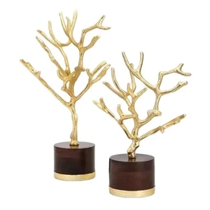 Ensemble de 2 sculptures en corail plaqué or avec base en bois, décoration de table artistique moderne pour salon - Product Image 4