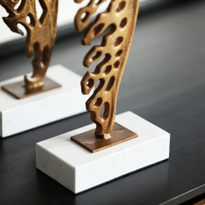 Vente flash - Sculpture abstraite moderne en métal en forme de feuille, statue décorative en aluminium pour table, décoration de salon, bureau, cadeau fait main - Product Image 4