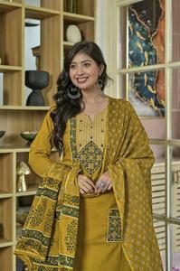 Ensemble Salwar Kameez en coton moutarde avec col et poches brodés, vêtements décontractés traditionnels indiens et pakistanais pour femmes - Product Image 4