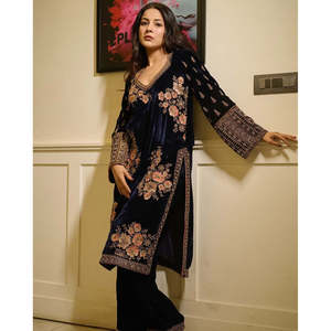 Ensemble haut-dupatta-bas de créateur fait main, coupe trapèze, avec broderie lourde et motifs floraux - Product Image 3