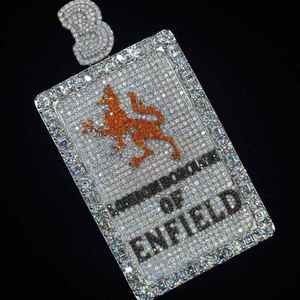Colgante de Moissanita Bullion Enfield de Plata 925 con Baño de Rodio, Diseño de León Naranja, Corte Brillante, Estilo Hip Hop de Lujo - Product Image 1