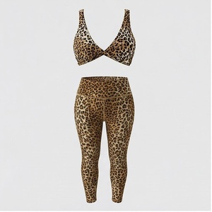 Ensemble de yoga 2 pièces imprimé léopard, leggings taille haute, haut court à col en V profond et bretelles croisées, grande taille, Spandex Polyester - Product Image 1