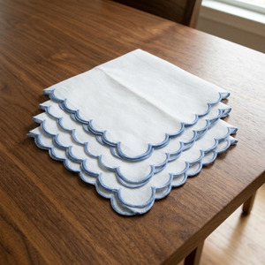 Serviette en coton personnalisée, classique, carrée, brodée, bleu délavé, bord festonné, toutes tailles, réutilisable, lavable en machine, vente en gros - Product Image 2