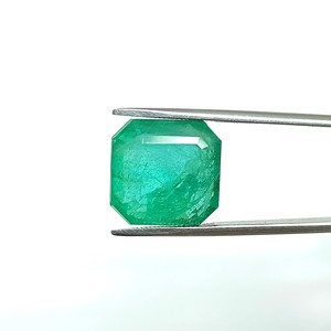 Esmeralda Octogonal Verde de 8.04 Quilates de Zambia, Gema Suelta - Product Image 2