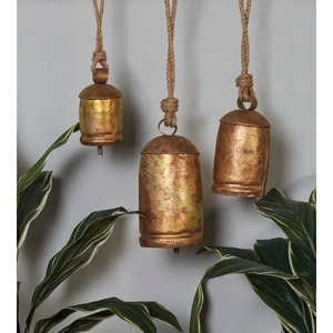 Juego de Campanas Navideñas de Latón Vintage, Adornos Decorativos Hechos a Mano, Forma Irregular, Acabado Antiguo - Product Image 1
