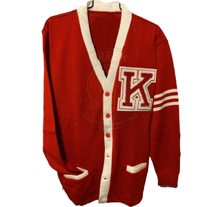 เสื้อคาร์ดิแกนไหมพรมคอวีสีแดงสำหรับผู้หญิง แบรนด์ Alpha Fraternity KAP  ตกแต่งด้วยตัวอักษรกรีกแบบเชนิลล์  ขอบตัดสีสไตล์ Preppy - Product Image 4