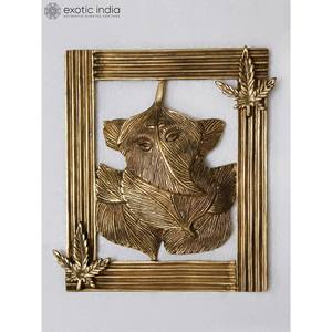 Tenture murale feuille de Ganesha en laiton de 7 pouces fabriquée à la main en Inde - Product Image 2