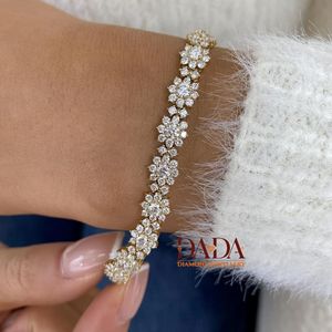 สร้อยข้อมือเพชรทรงกลมดีไซน์ดอกไม้สำหรับผู้หญิง ประดับเพชรแล็บโกรว์ ดีไซน์คลาสสิกเหนือกาลเวลา เครื่องประดับชั้นดี - Product Image 5